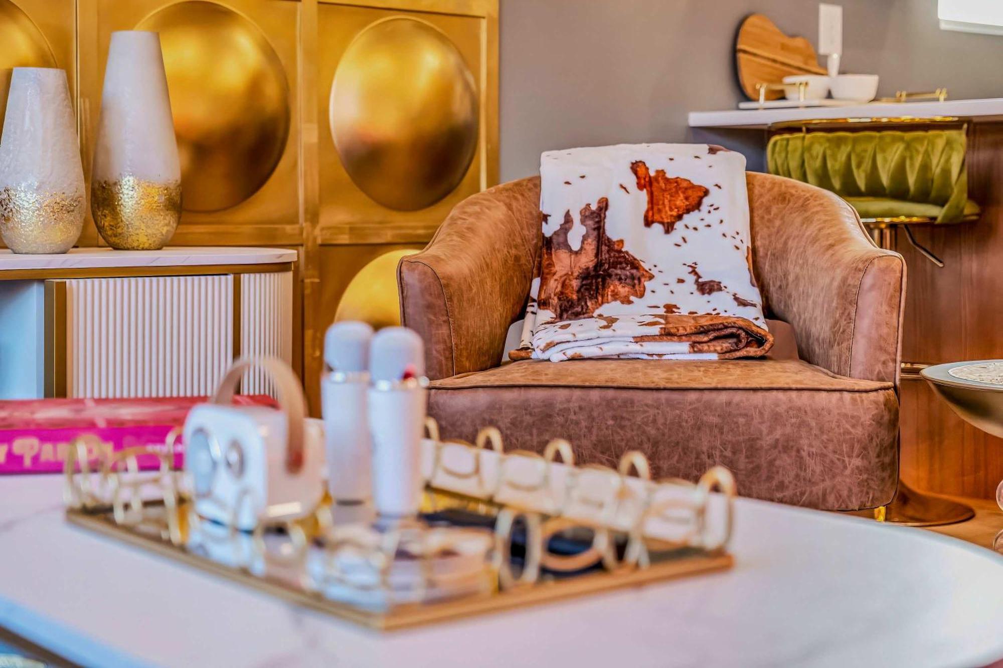 Rooftop Views Stylish Decor Nash Downtown Access Apartment