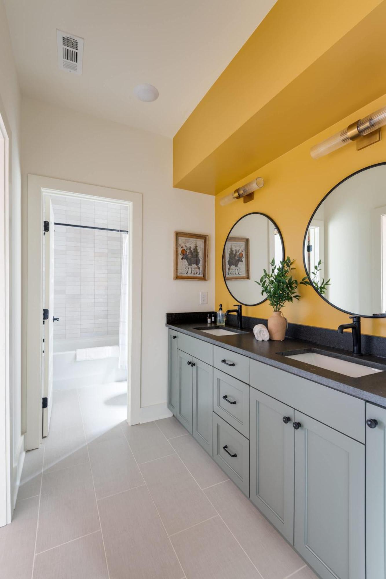 The Lyric - New Luxury Home, Rooftop With Firepit! Holiday home *