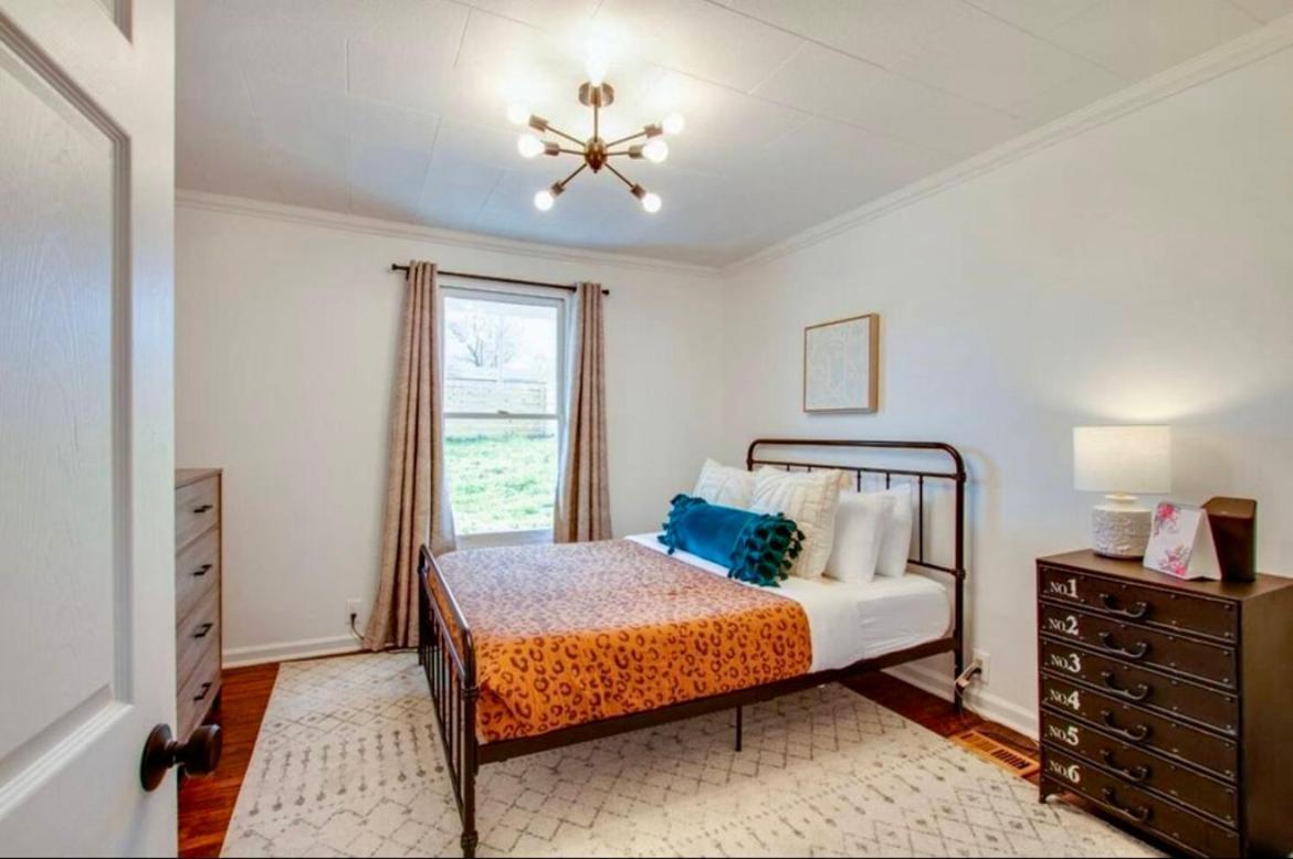 Cozy 3br Fenced Backyard 10 Mins To Broadway *