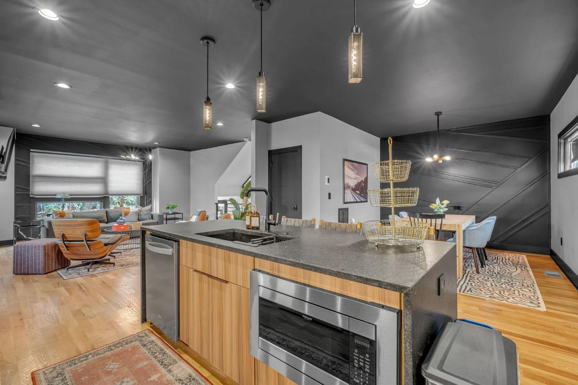 Lux East Nash-awesome Location- 30 Days *