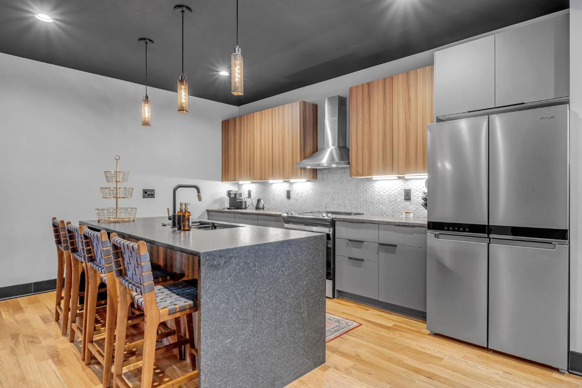 Lux East Nash-awesome Location- 30 Days