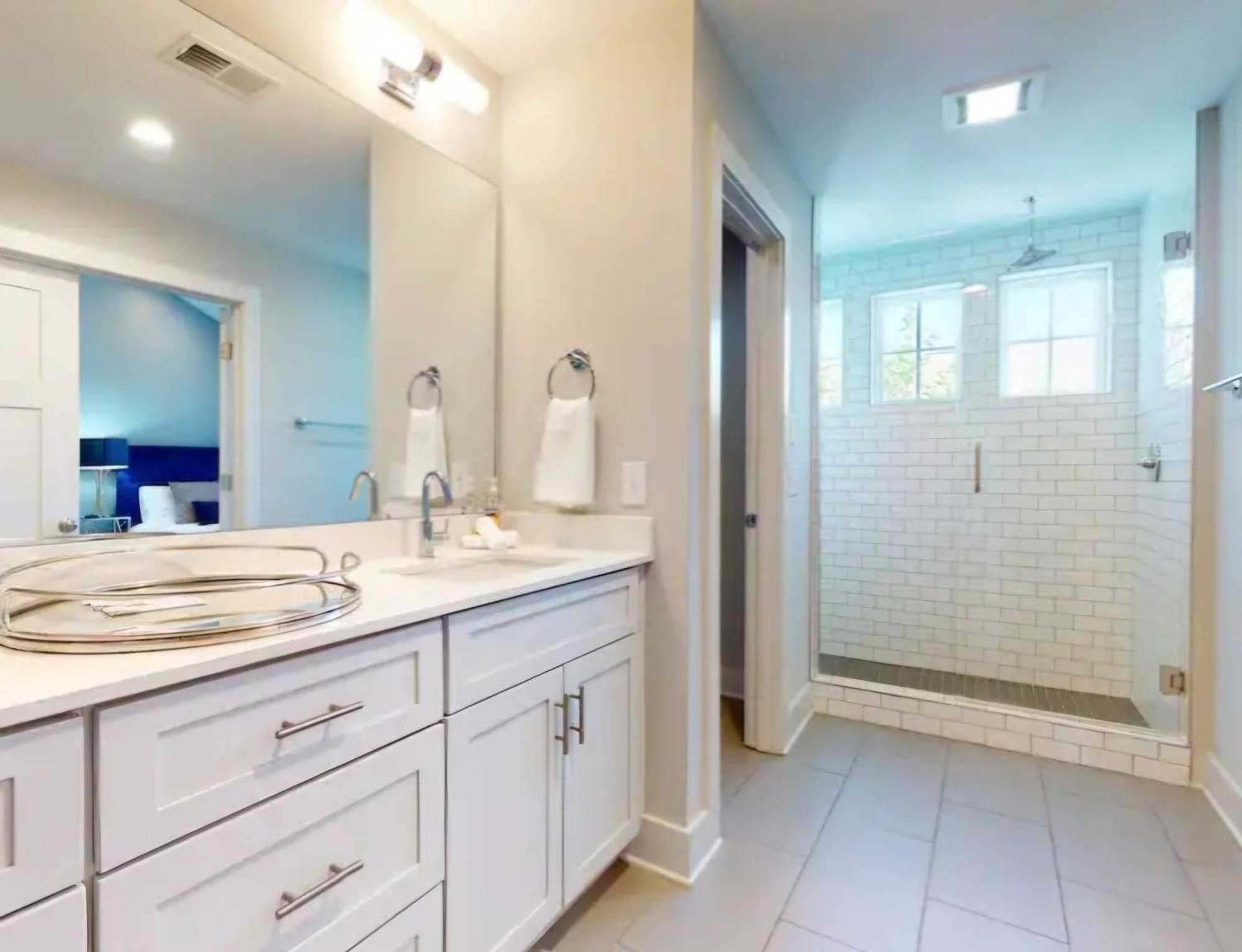 12 South Townhouse Close To Everything Holiday home