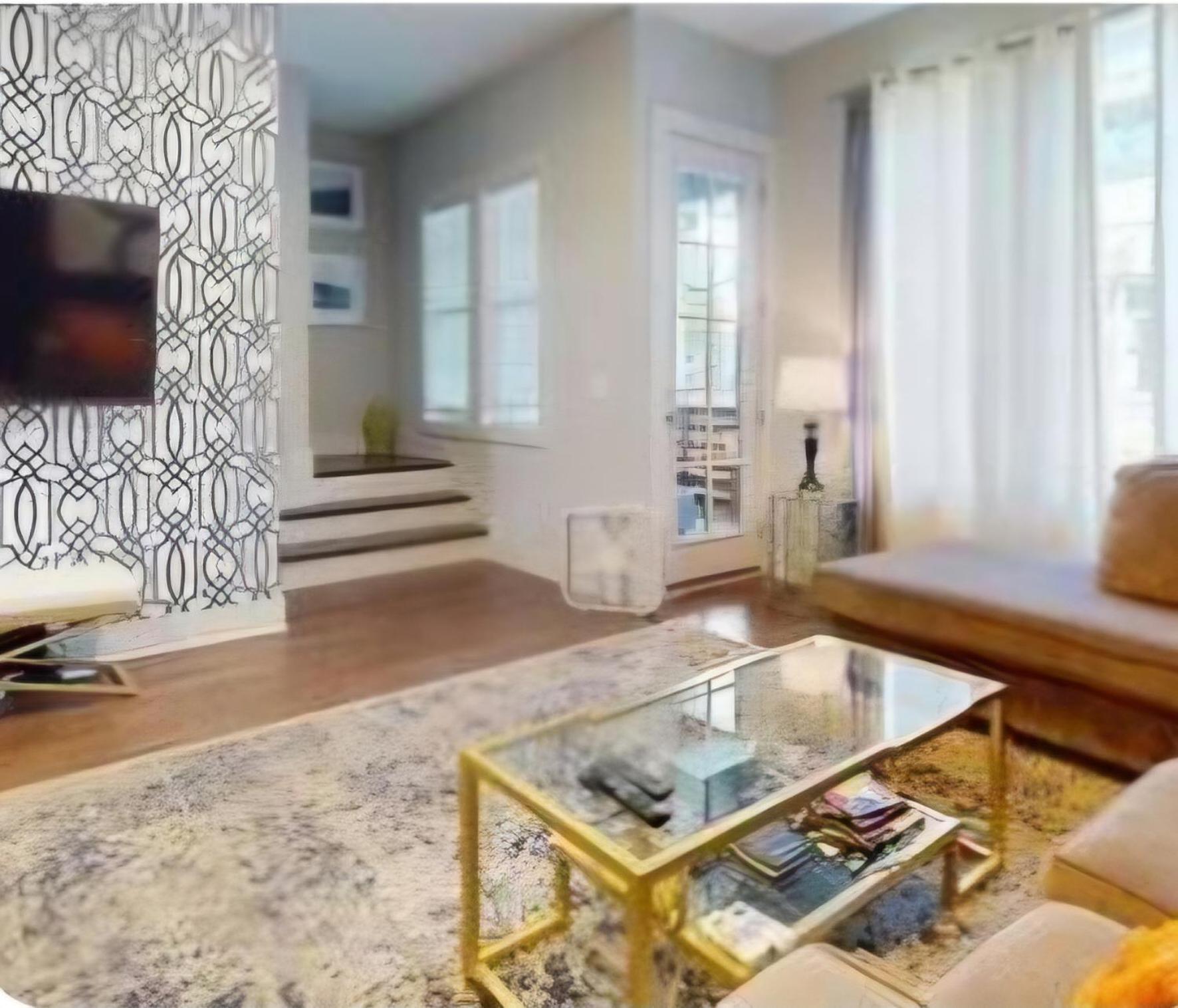 12 South Townhouse Close To Everything *