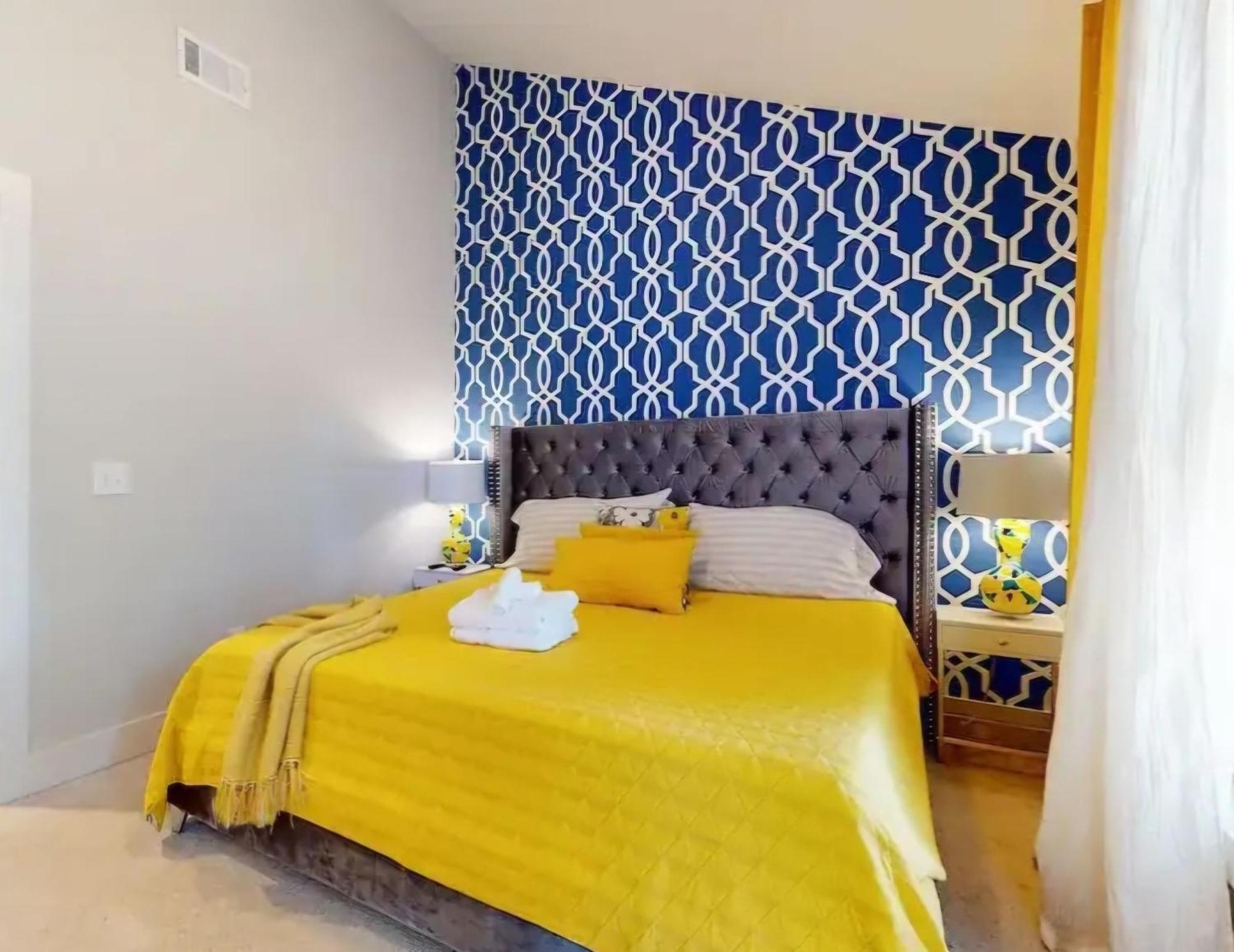 12 South Townhouse Close To Everything Holiday home