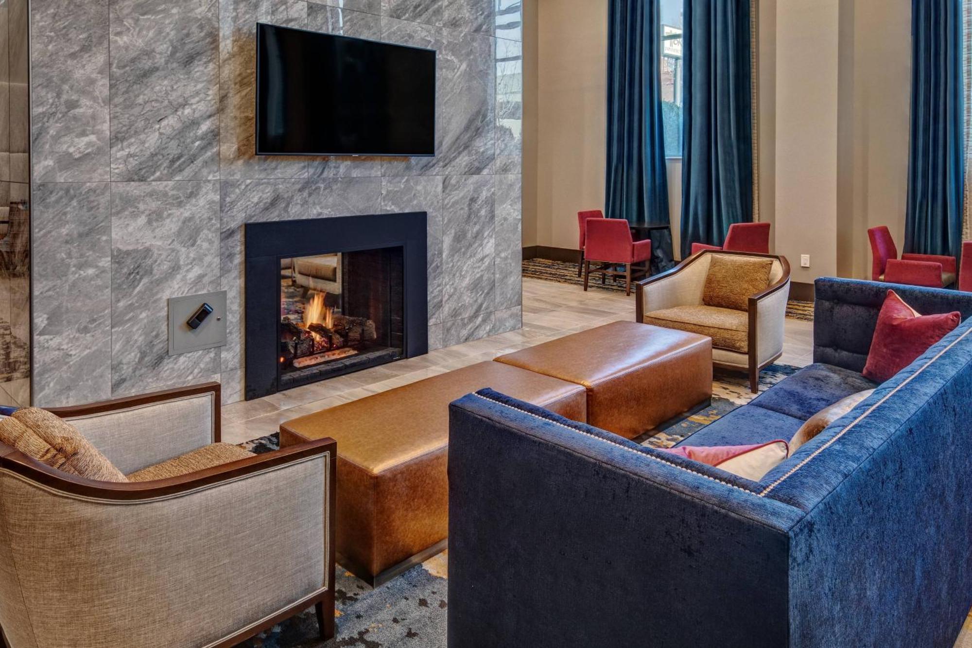 Hotel By Marriott Hills 3*
