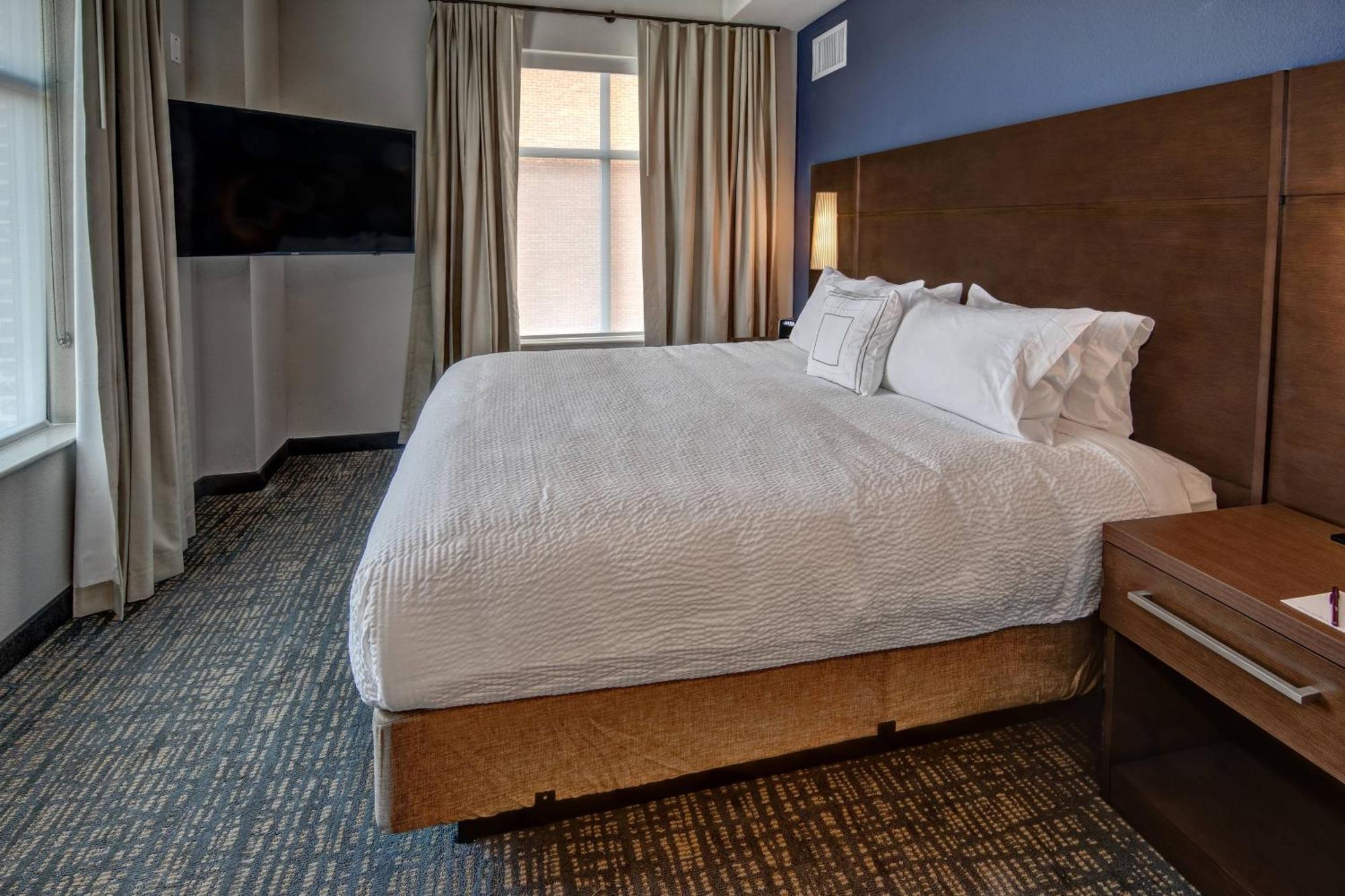 By Marriott Hills 3*