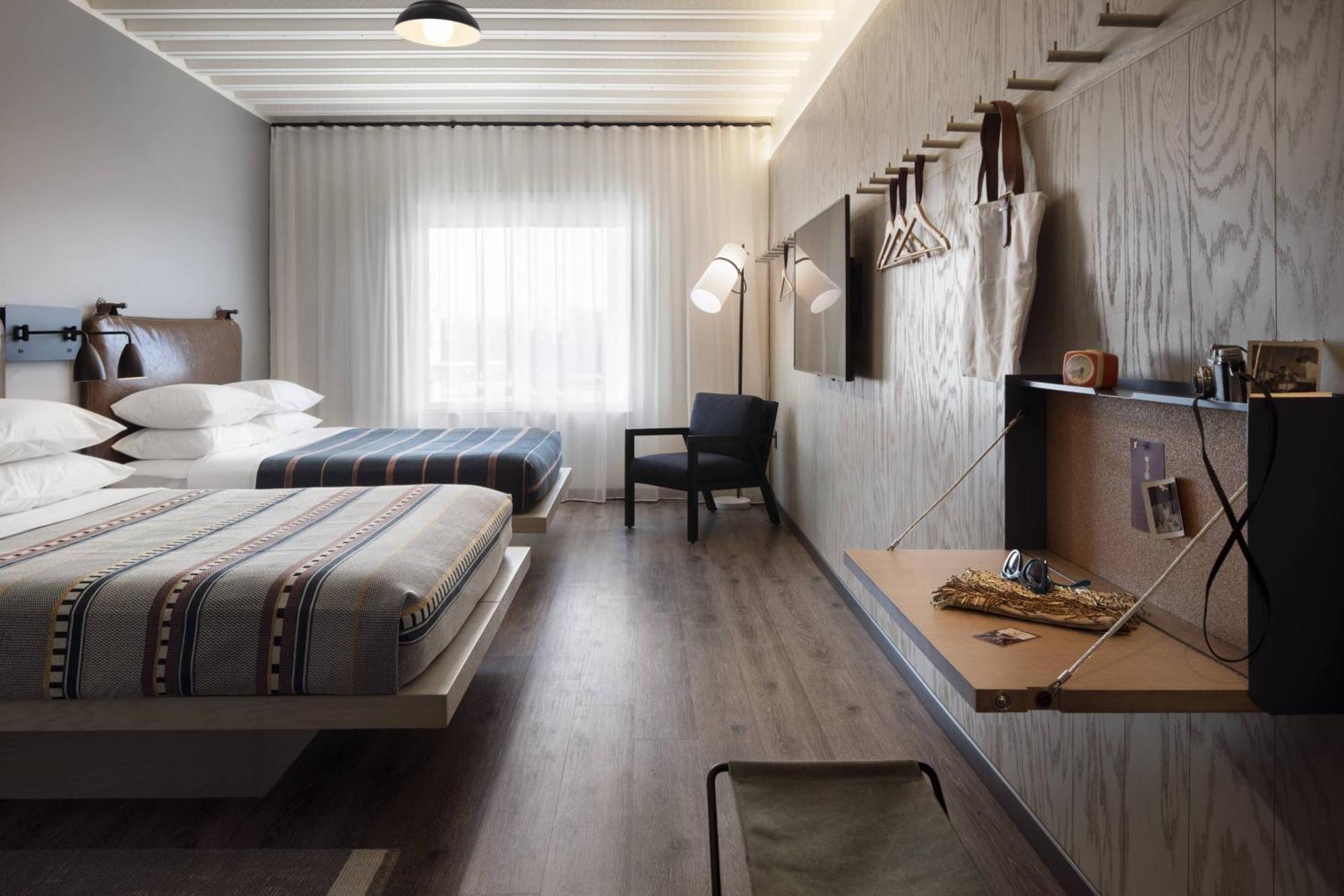 Moxy Vanderbilt Area Hotel 3*