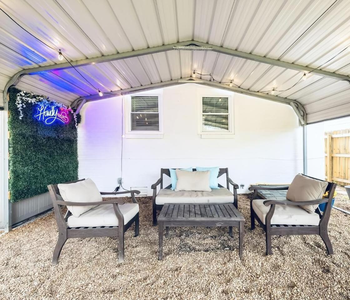 Apartment Near Downtown, King Bed, Private Yard, Free Parking *