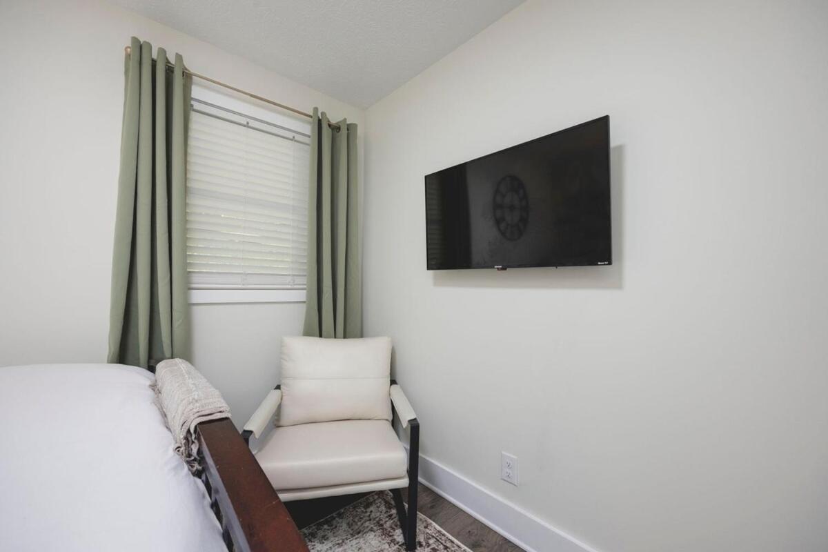 Near Downtown, King Bed, Private Yard, Free Parking * Nashville