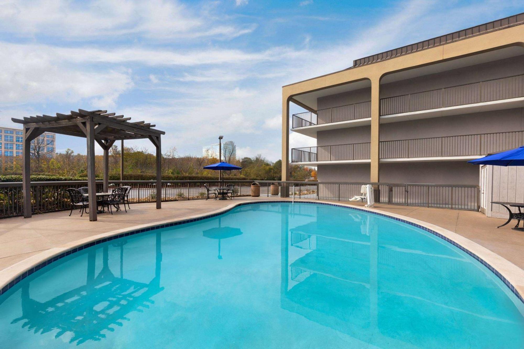 Hotel Baymont By Wyndham Airport