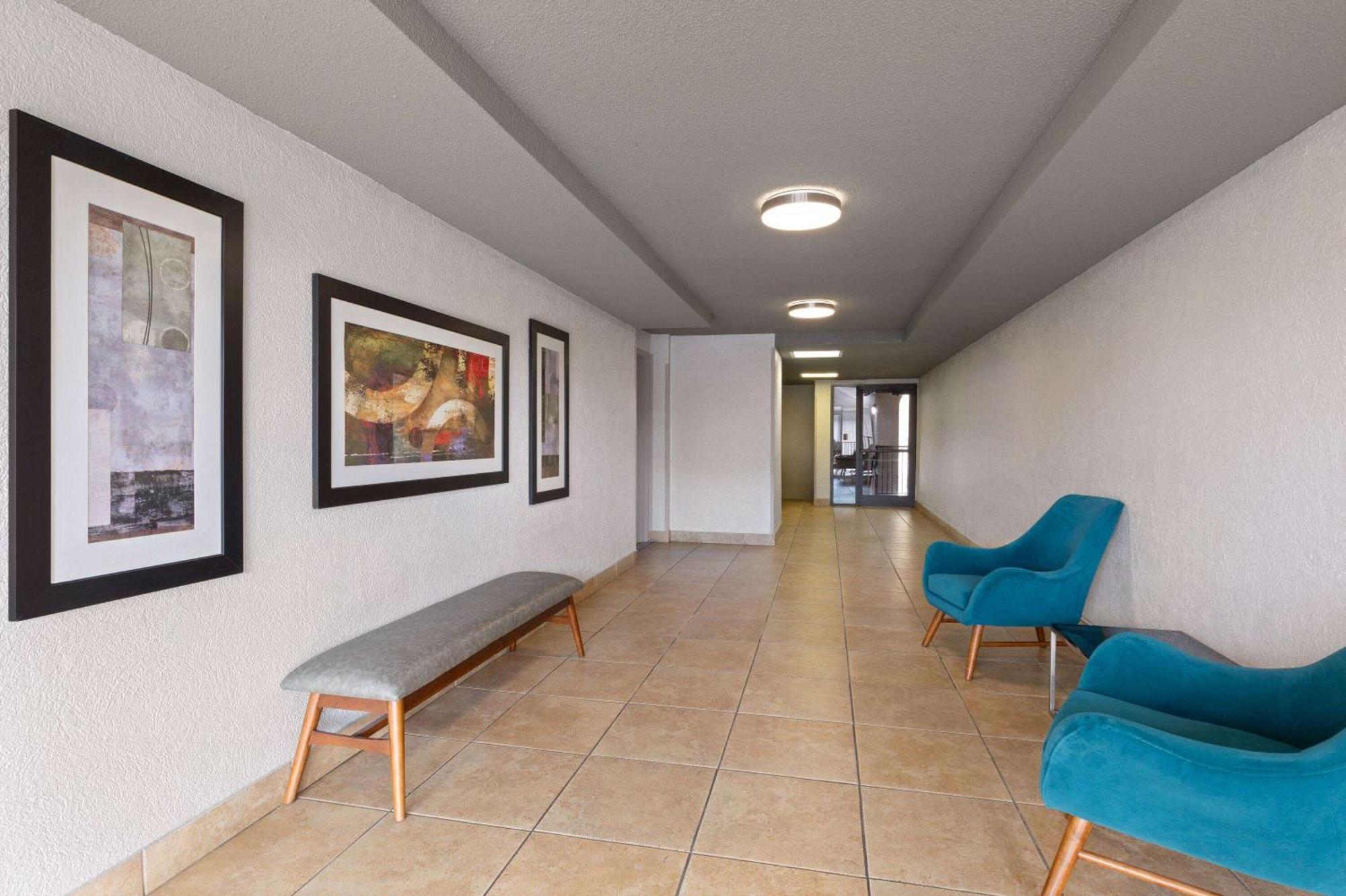 Hotel Baymont By Wyndham Airport 2*