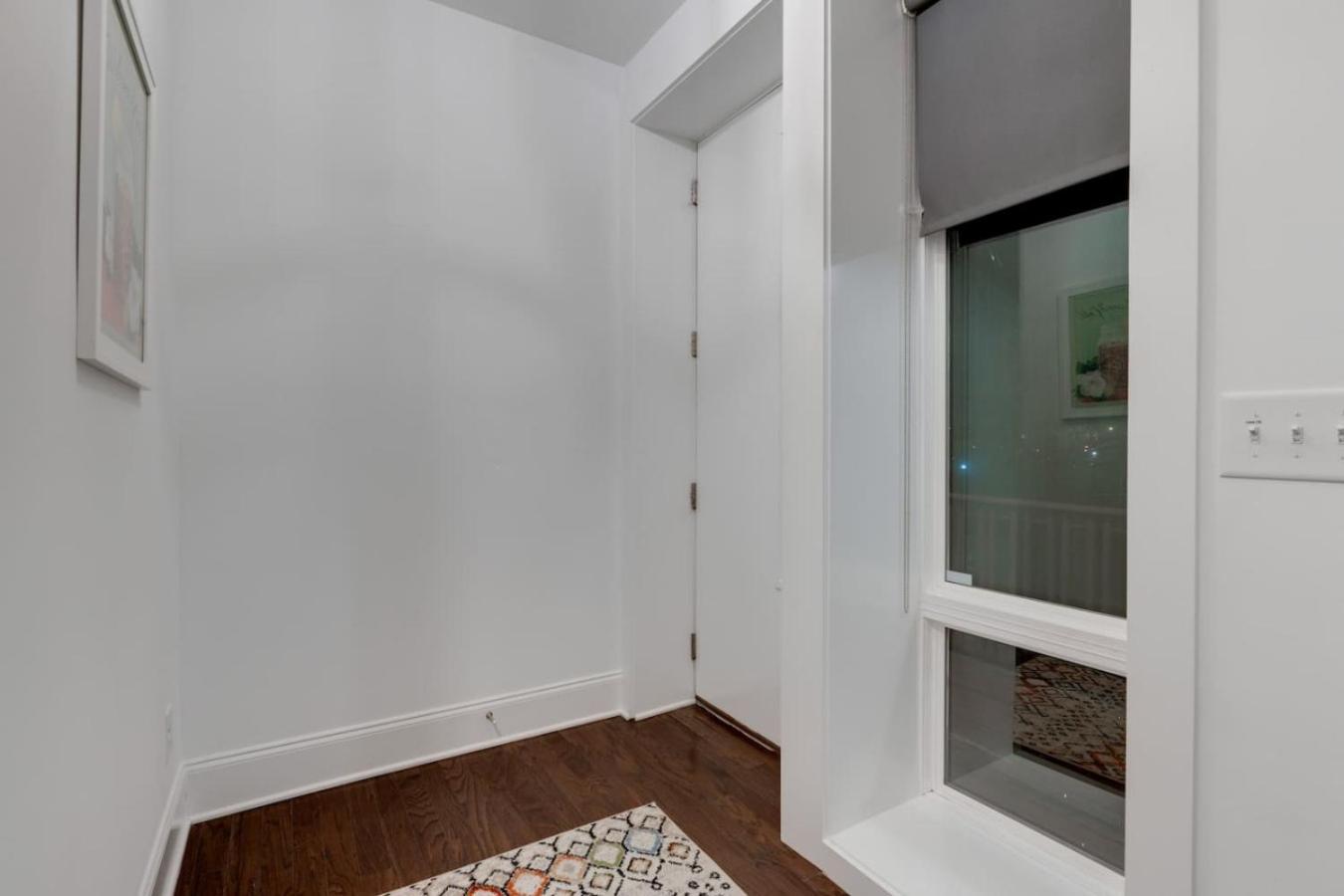 Elegant Townhouse Near Broadway