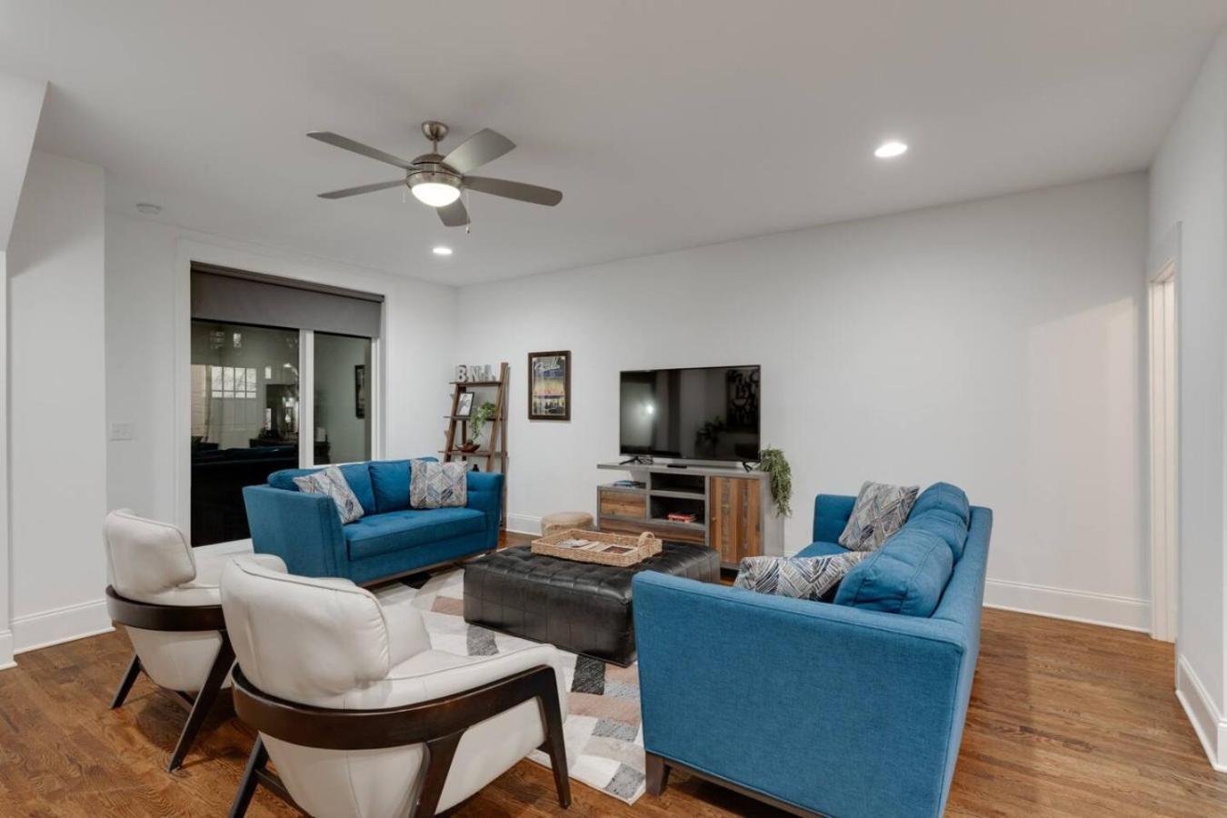 Elegant Townhouse Near Broadway