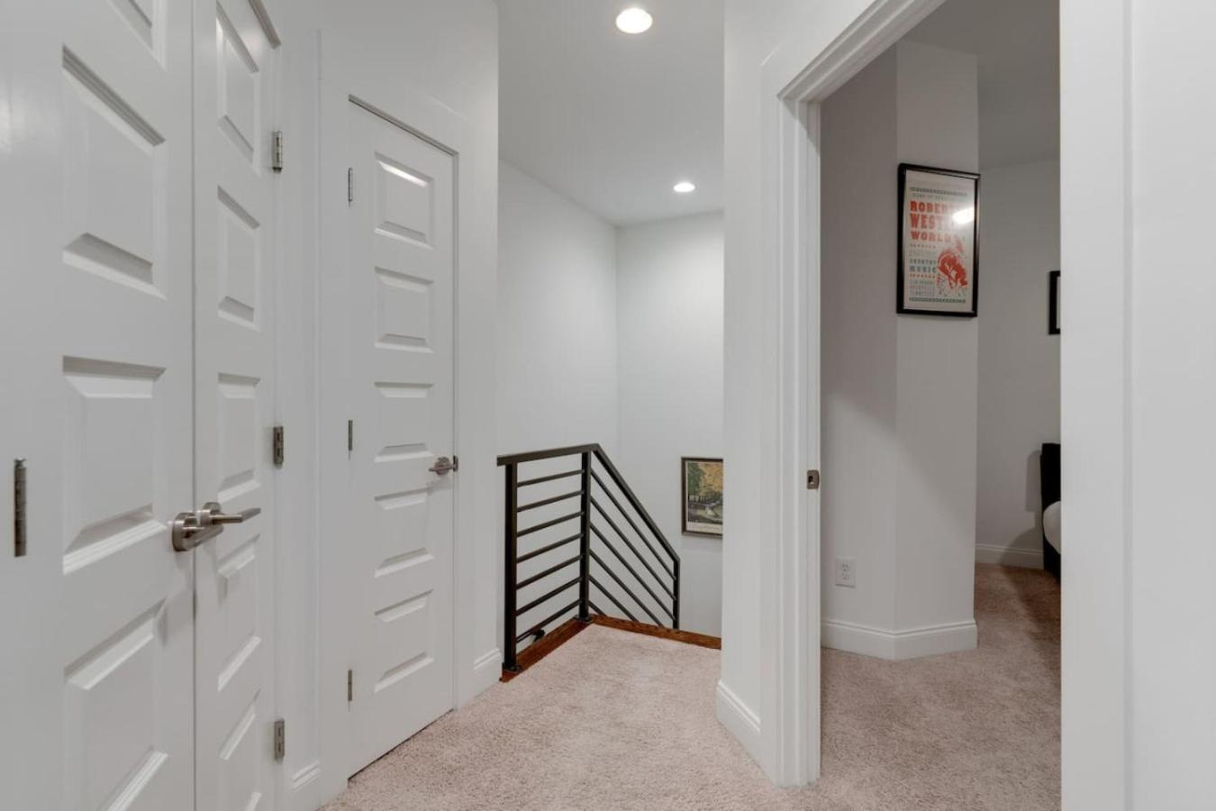 Elegant Townhouse Near Broadway Holiday home