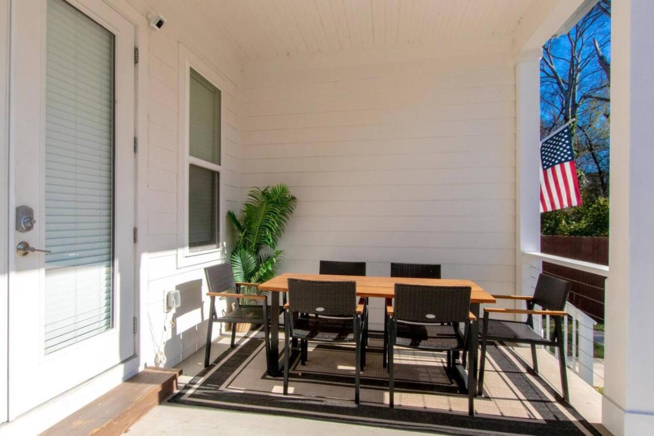 Big Spectacular Townhome Giant Covered Patio Holiday home *