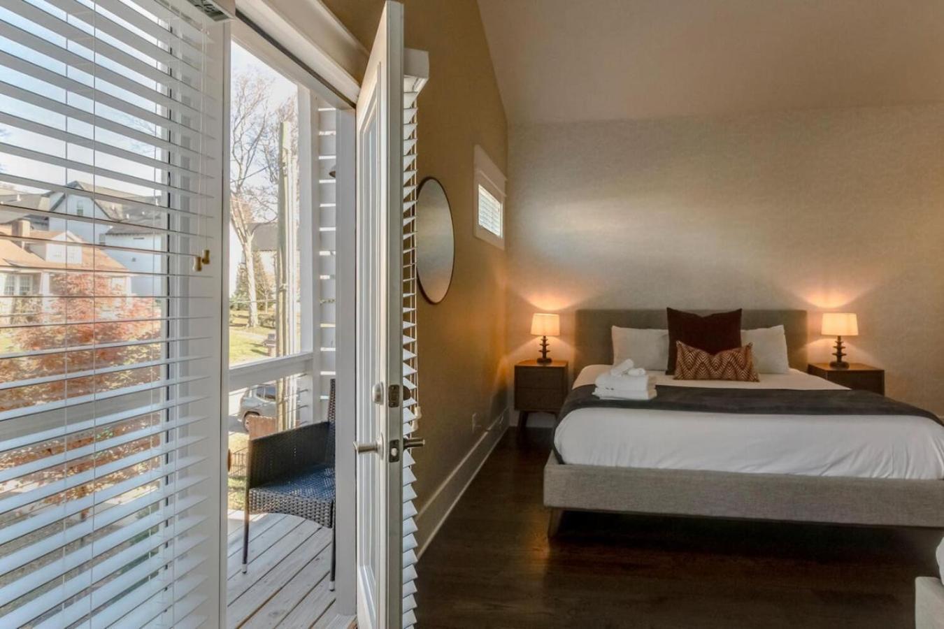 Big Spectacular Townhome Giant Covered Patio * Nashville