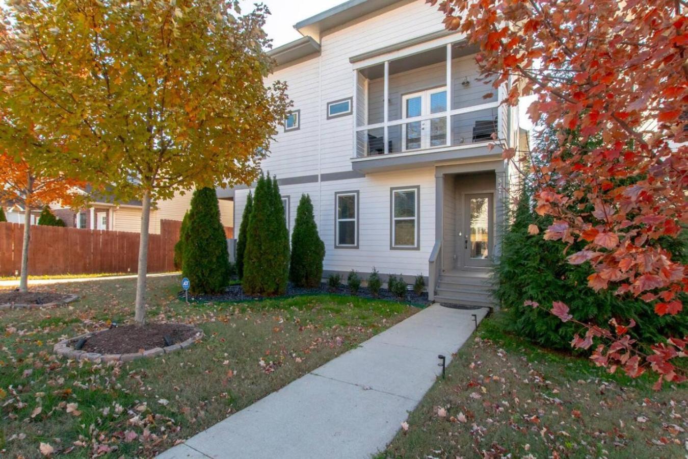 Big Spectacular Townhome Giant Covered Patio Holiday home *