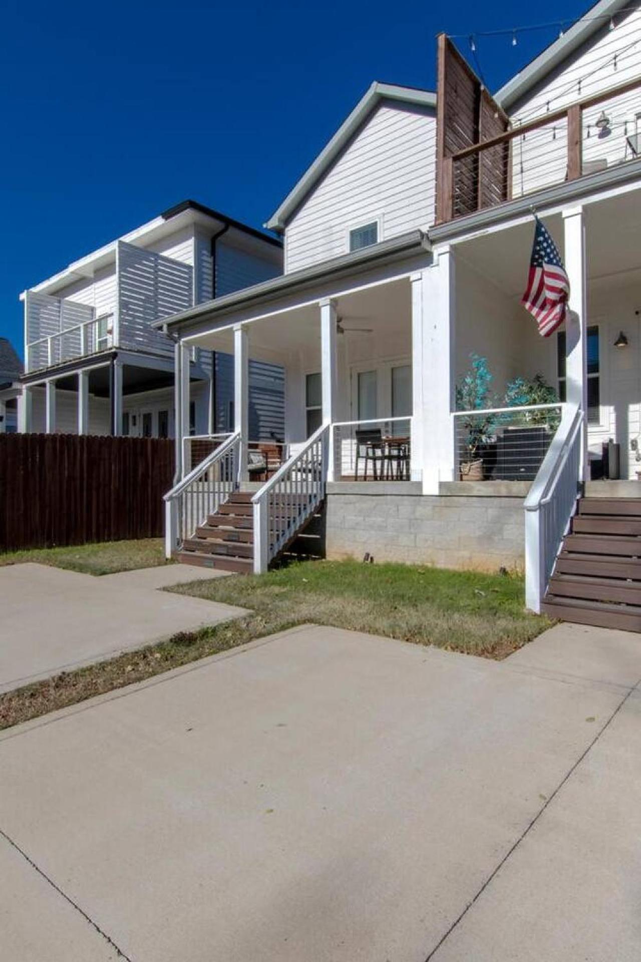 Big Spectacular Townhome Giant Covered Patio Holiday home *