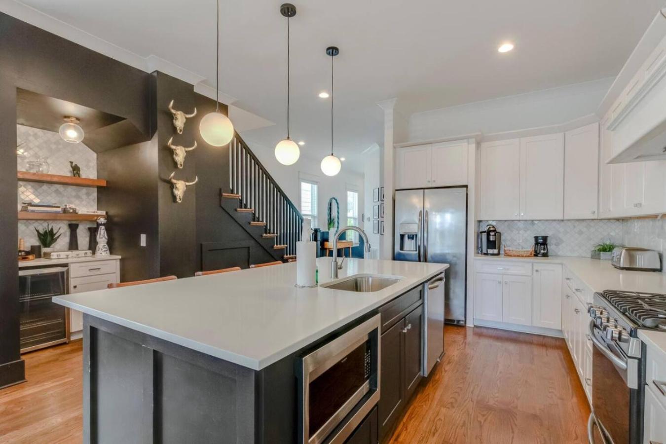 Big Spectacular Townhome Giant Covered Patio Nashville