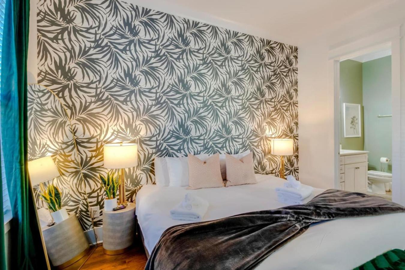 Big Spectacular Townhome Giant Covered Patio * Nashville