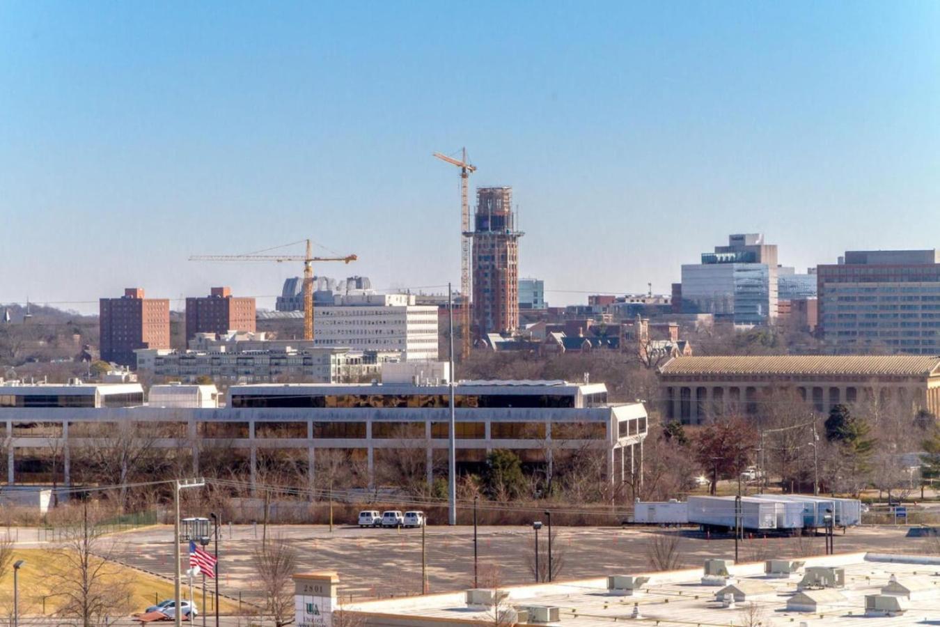 Beautiful West Rooftop Deck *