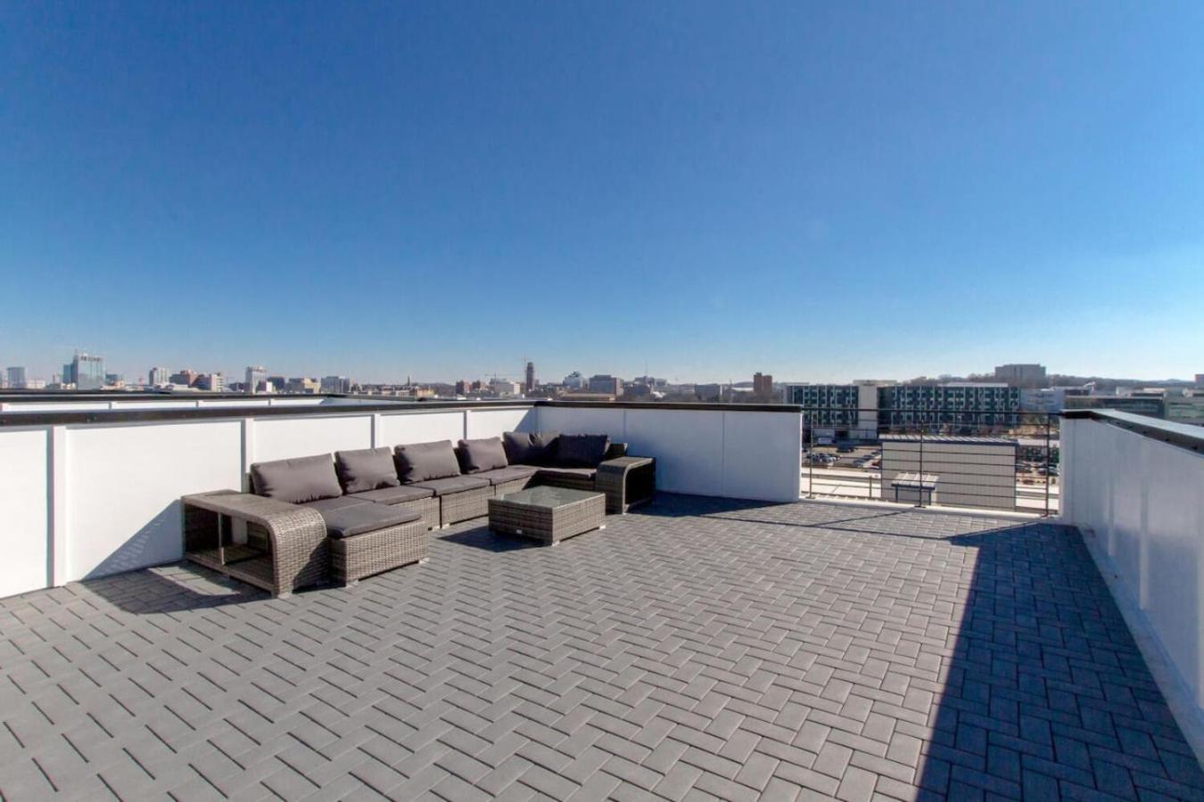 Holiday home Beautiful West Rooftop Deck *