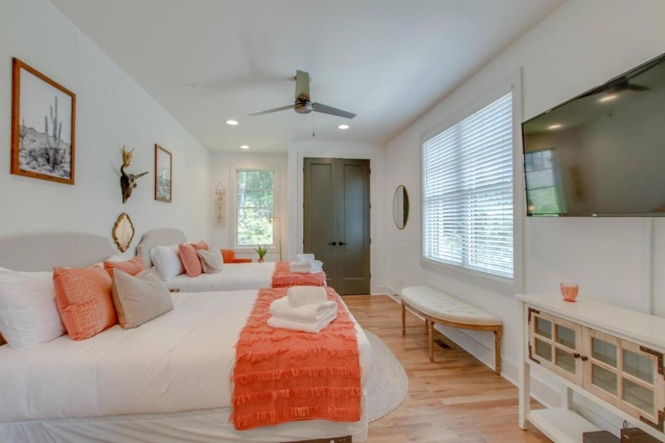Luxury Super Ultra Comfort 12 Beds Holiday home Nashville