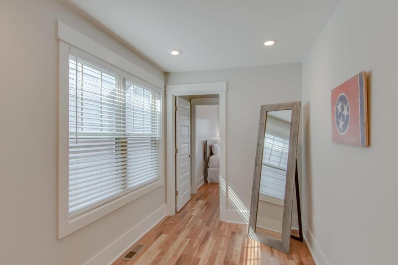 East Nash Luxury Four Bedrooms Huge Rooftop Patio Holiday home Nashville