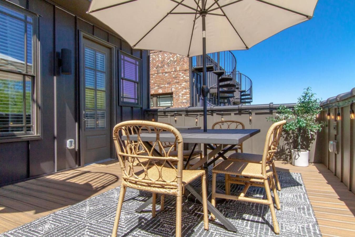 The Ultimate Double Rooftop Deck With Skyline Views Holiday home *