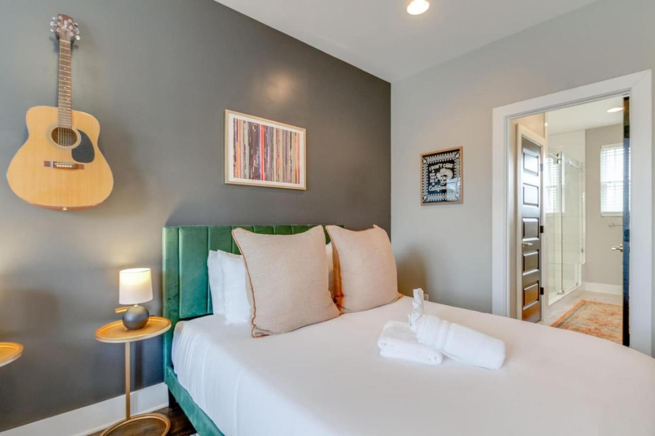 The Ultimate Double Rooftop Deck With Skyline Views Holiday home