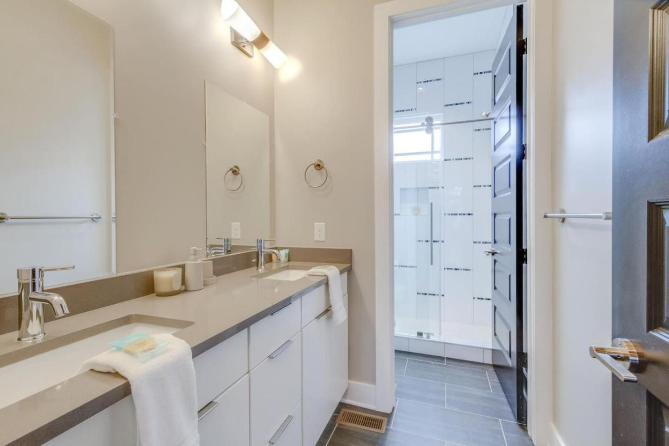 The Ultimate Double Rooftop Deck With Skyline Views