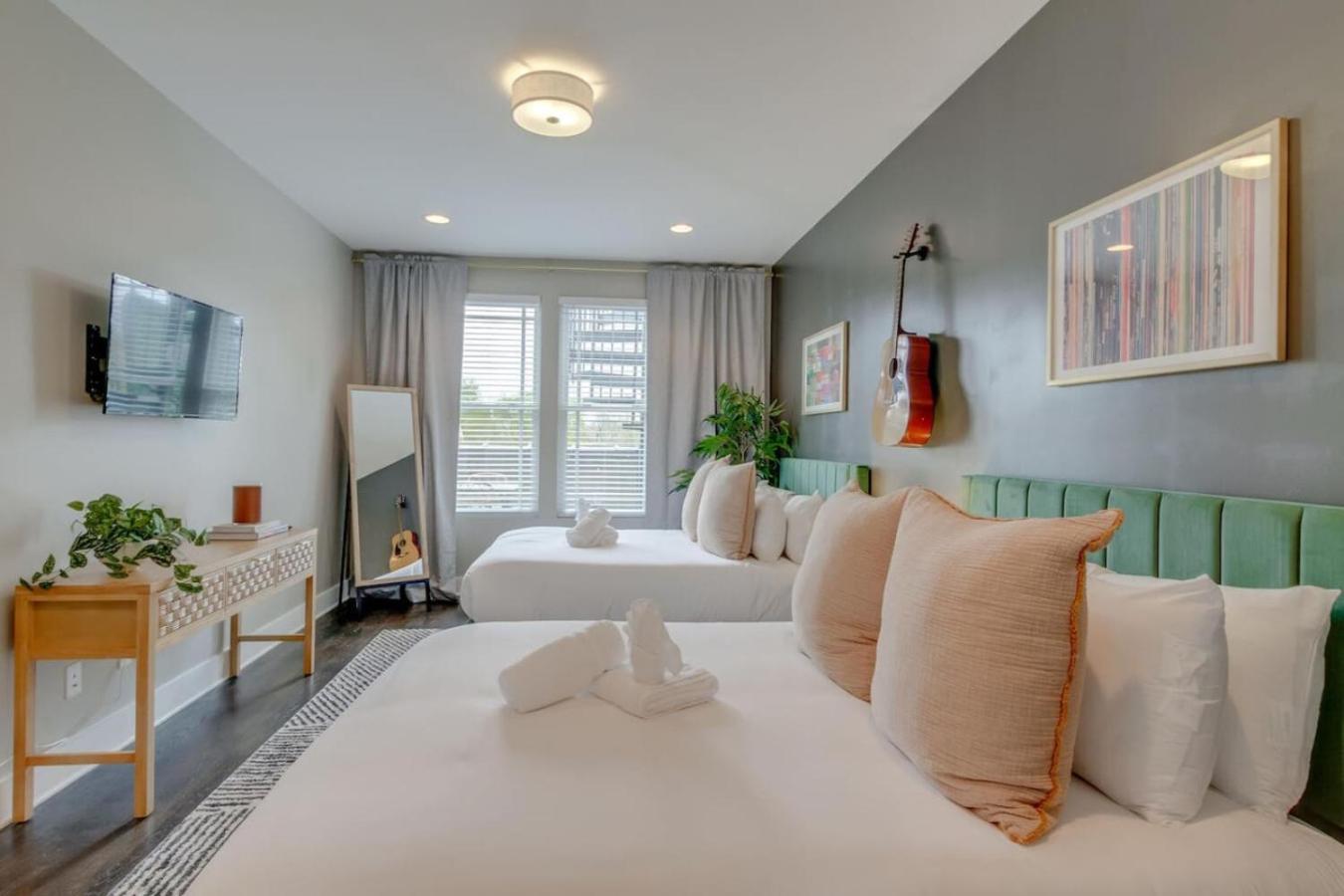 Holiday home The Ultimate Double Rooftop Deck With Skyline Views