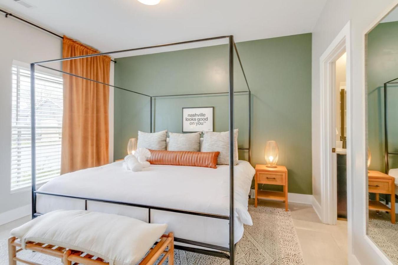 The Ultimate Double Rooftop Deck With Skyline Views Holiday home