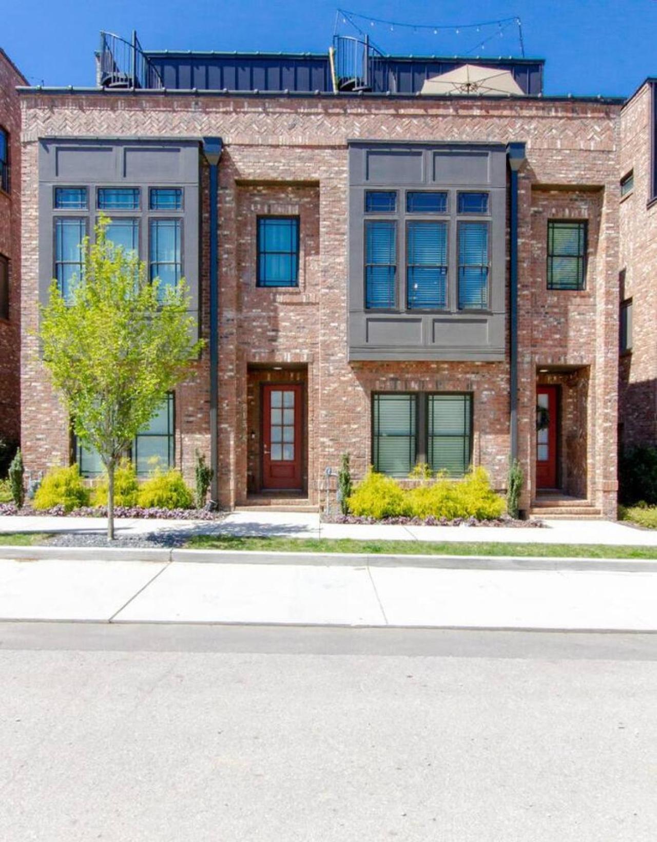 The Ultimate Double Rooftop Deck With Skyline Views Holiday home