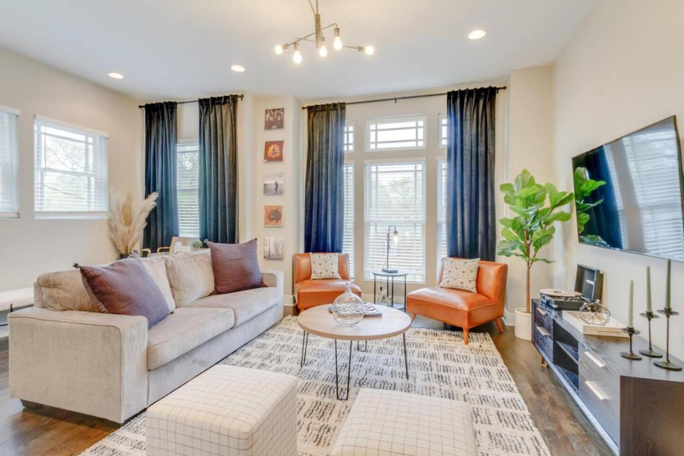 The Ultimate Double Rooftop Deck With Skyline Views *