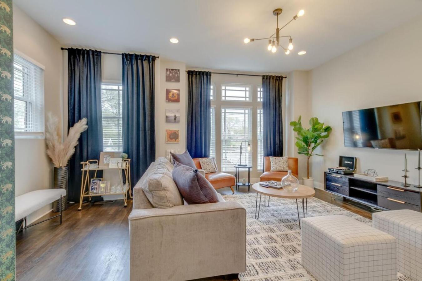 Holiday home The Ultimate Double Rooftop Deck With Skyline Views *