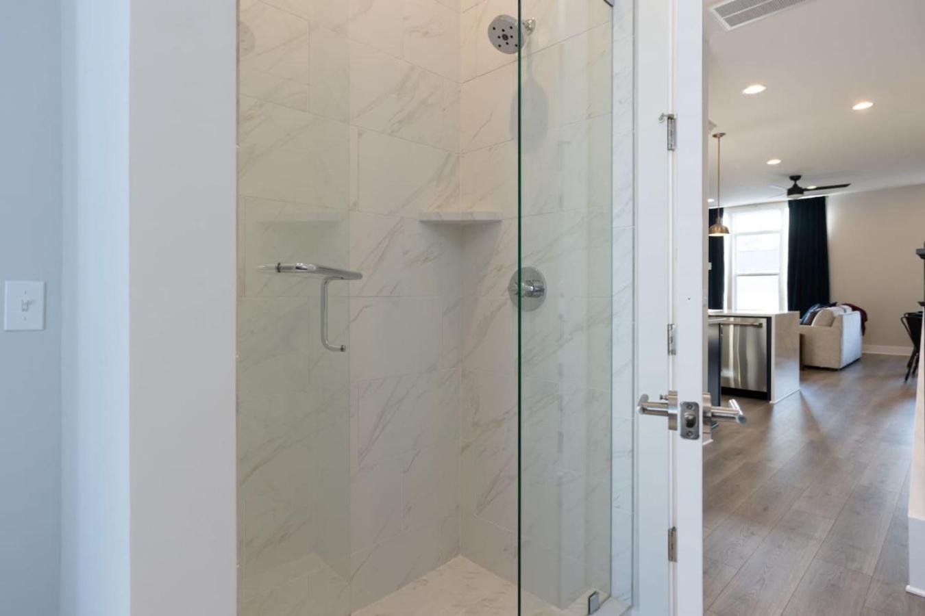 Large Royal Townhome Beautiful Design And Rooftop Holiday home *