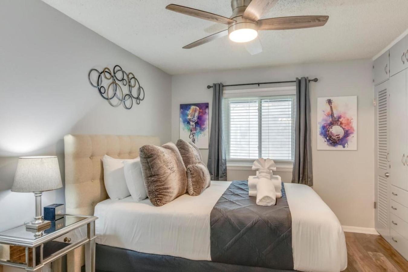 Delightful Charmer With Pool Access Holiday home *