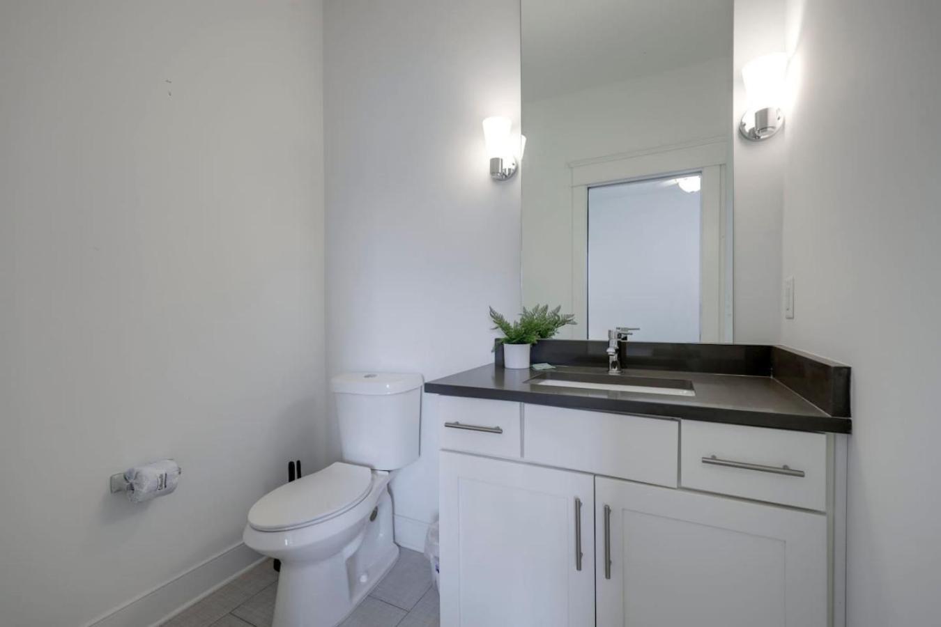 Holiday home Minutes To Broadway Luxurious Gated Townhome *