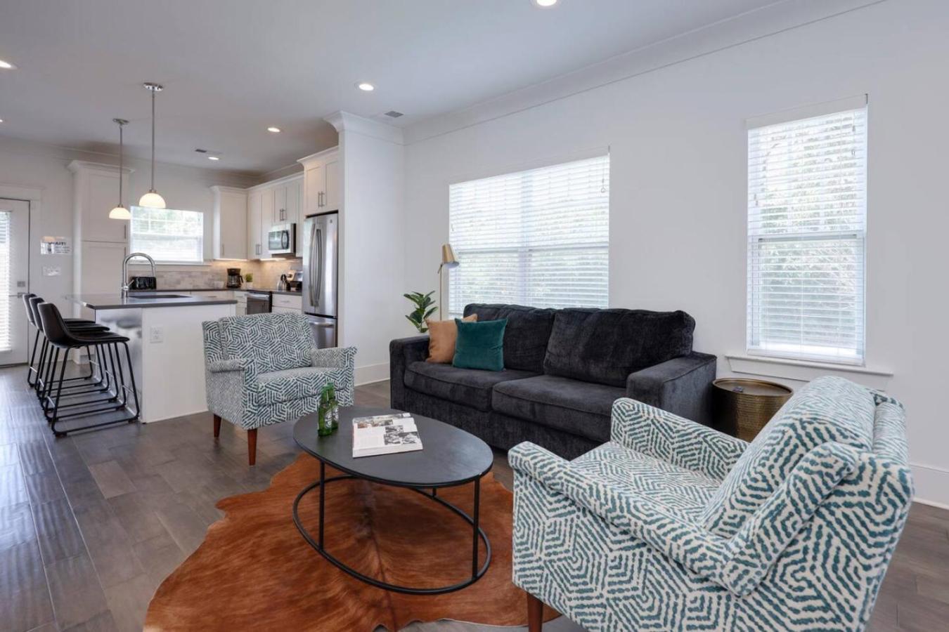 Minutes To Broadway Luxurious Gated Townhome Holiday home Nashville