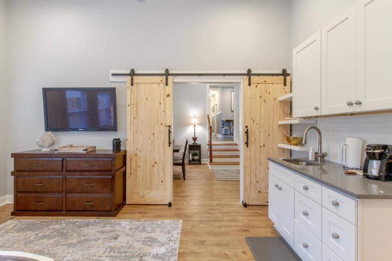 Holiday home Music Charmer Tons Of Beds Thirty Day Minimum Nashville