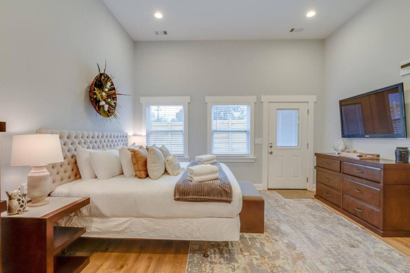 Music Charmer Tons Of Beds Thirty Day Minimum *