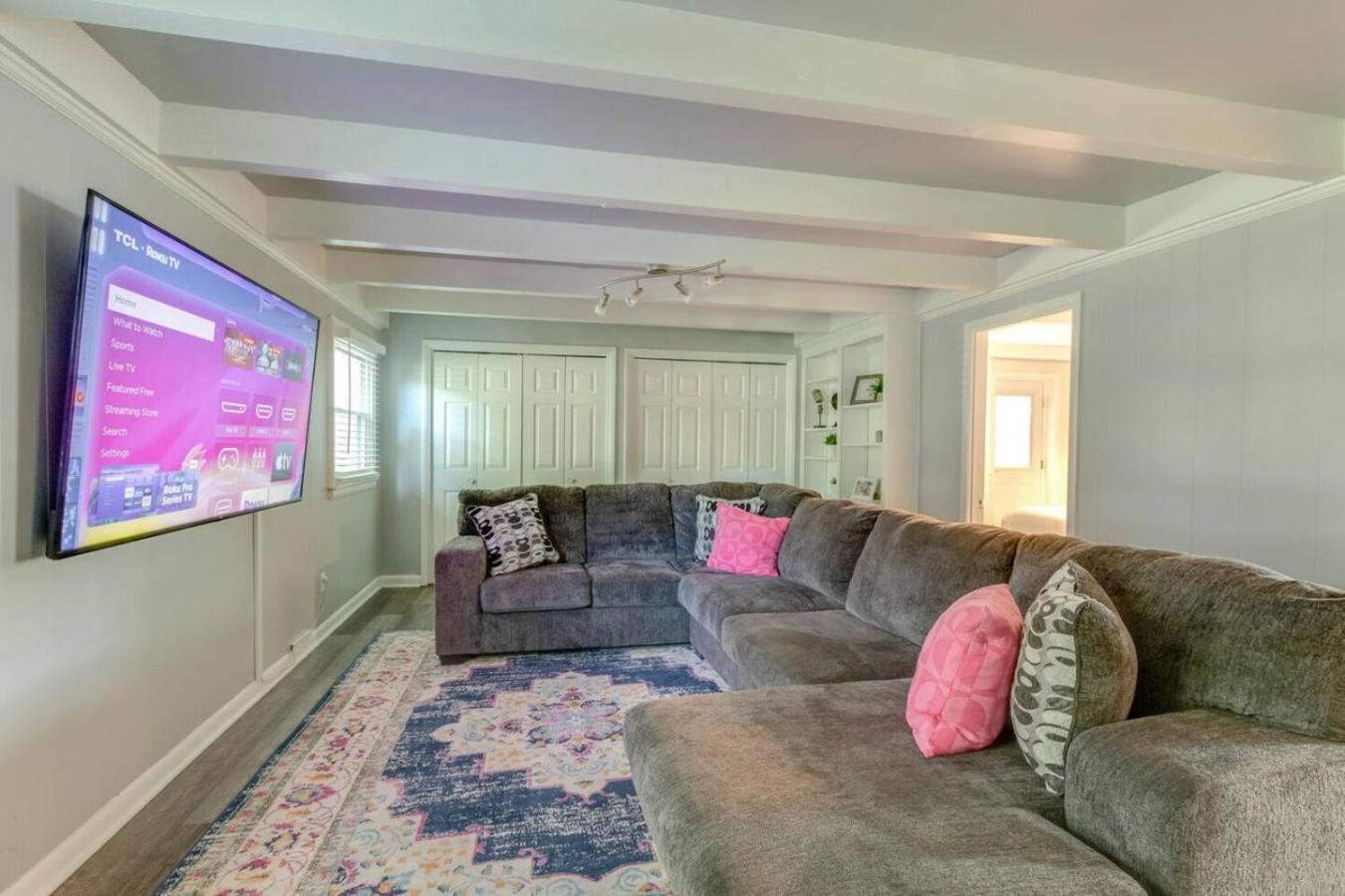 Music Megastar Private Pool And Hot Tub Holiday home *