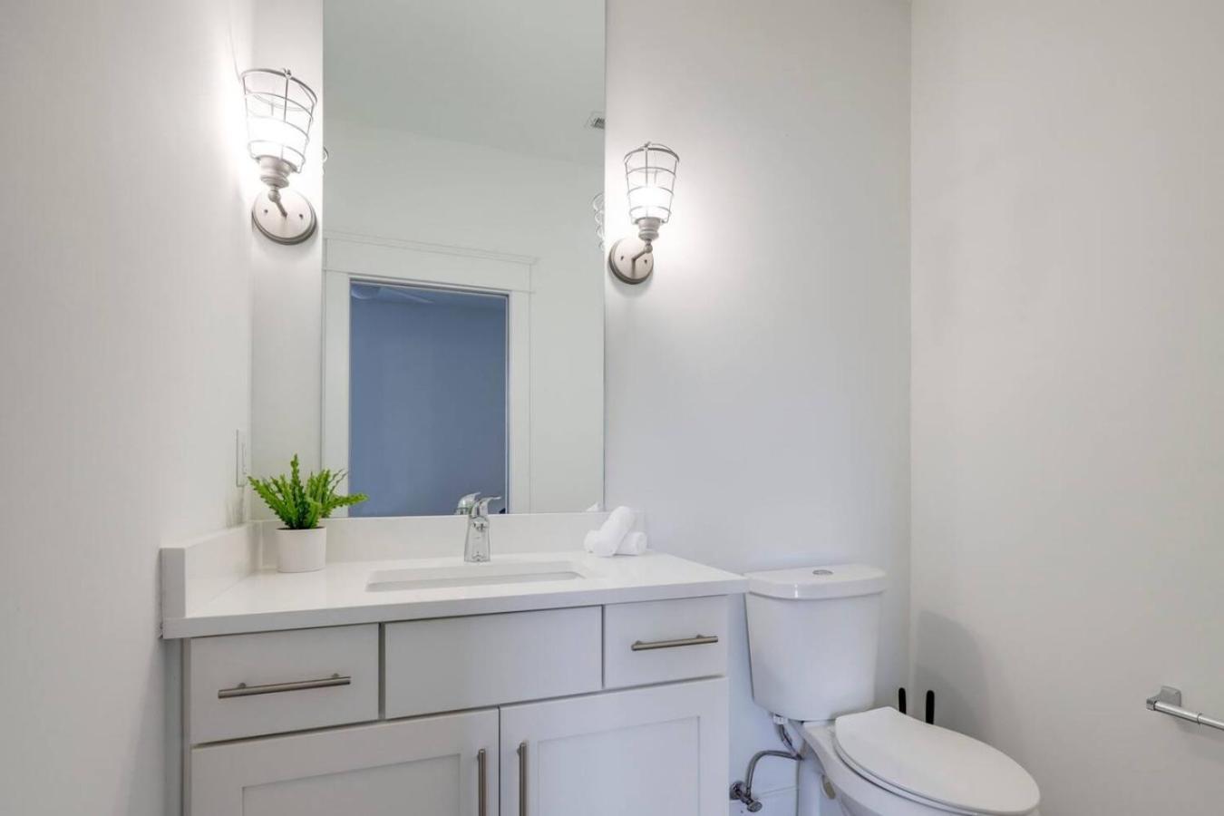 Minutes To Broadway Music Modern Townhome Nashville