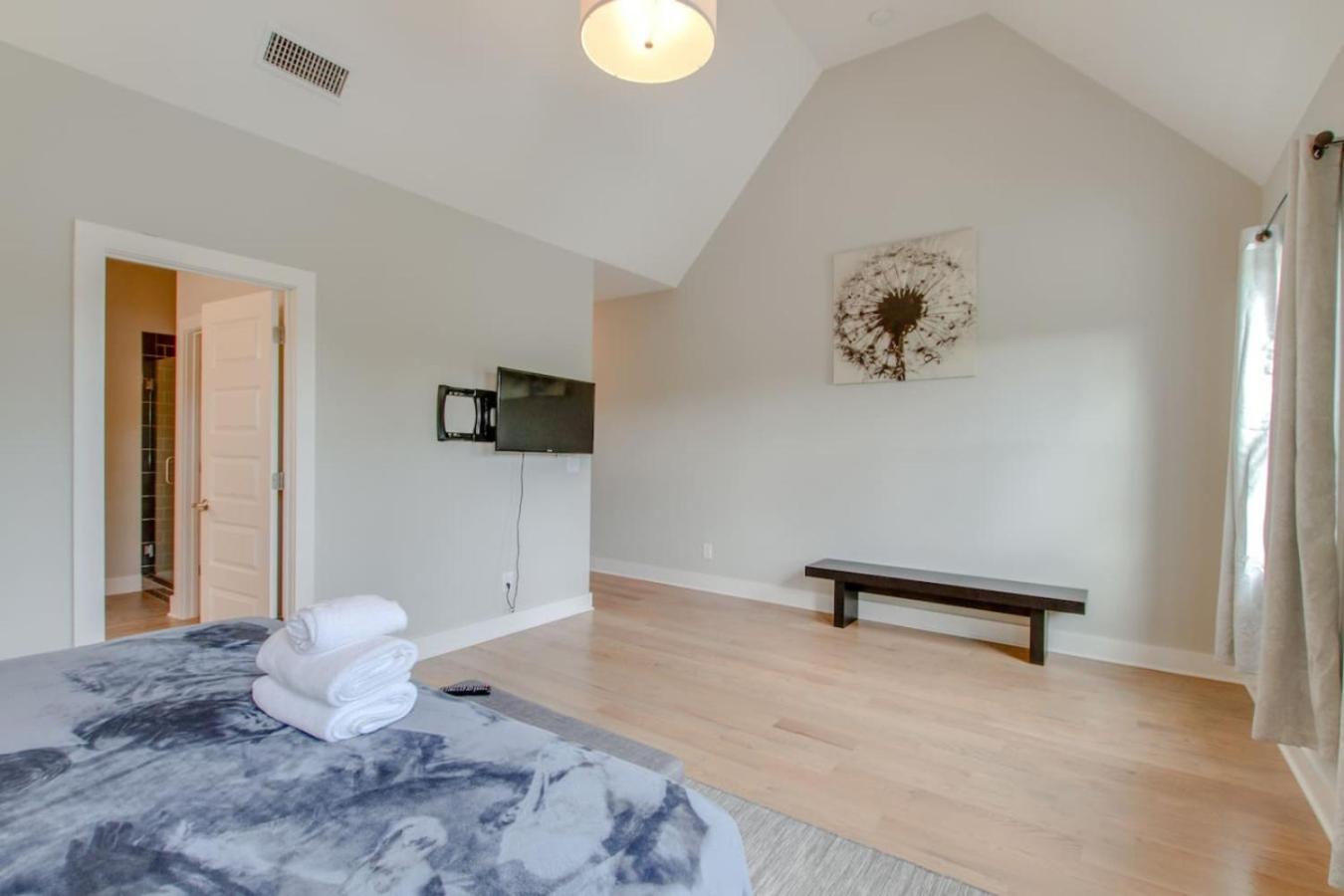 Holiday home Spacious With 7 Beds 4 Bedrooms And 2.5 Bathrooms Nashville