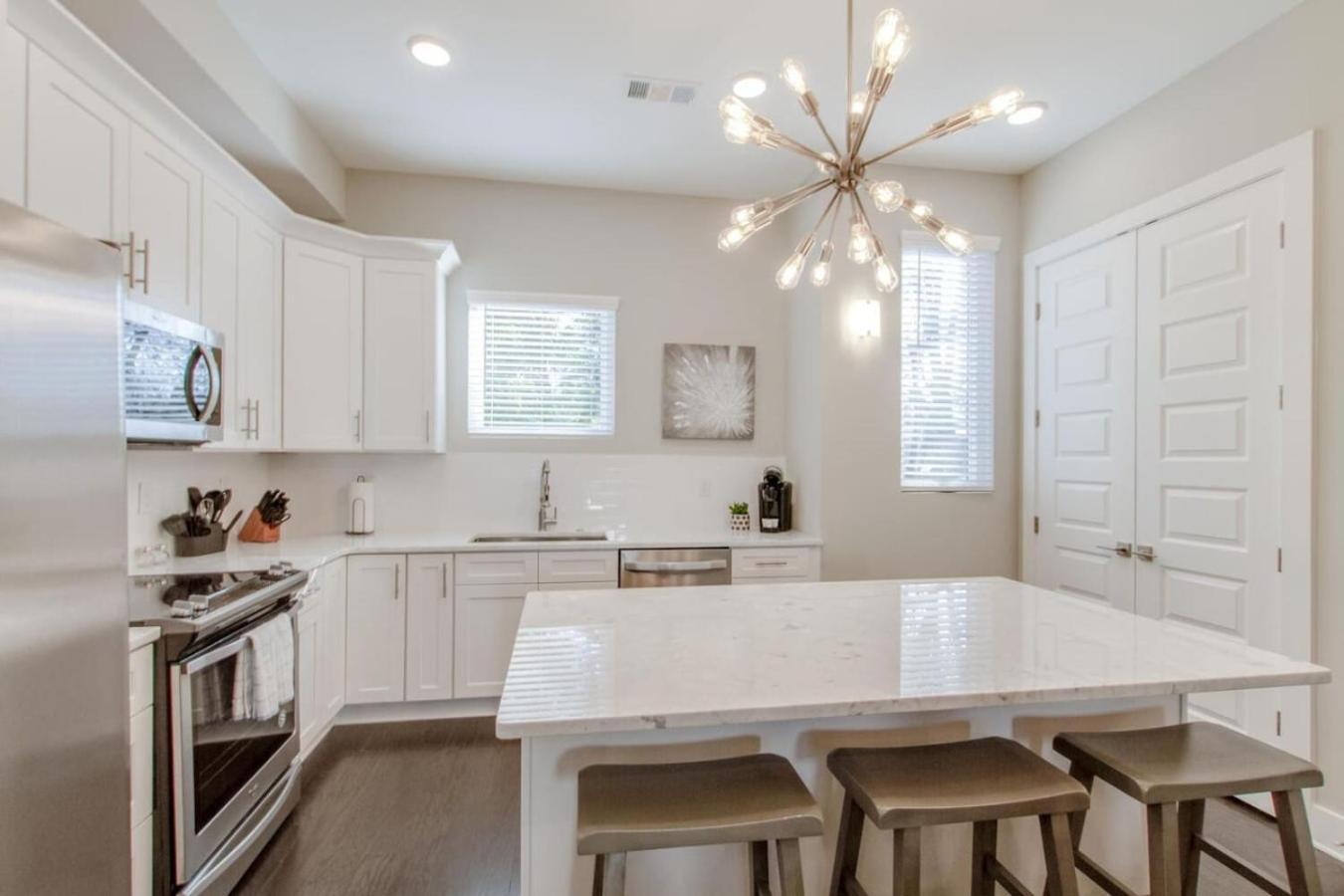 Relaxing Urban Escape Minutes To Downtown Holiday home