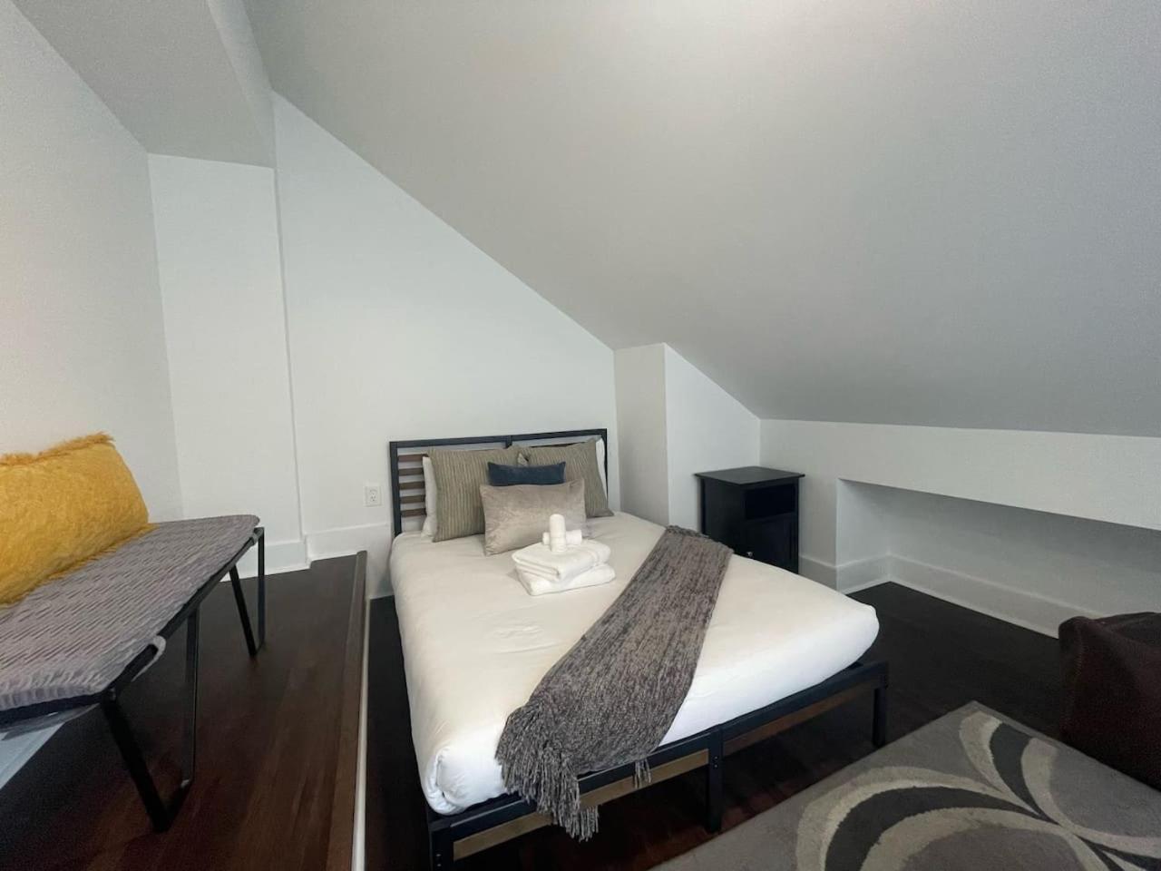 Holiday home Minutes To Broadway Stunning Townhome *