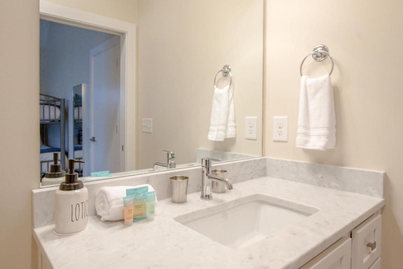 Stylish Private Rooftop Perfect Location Holiday home *