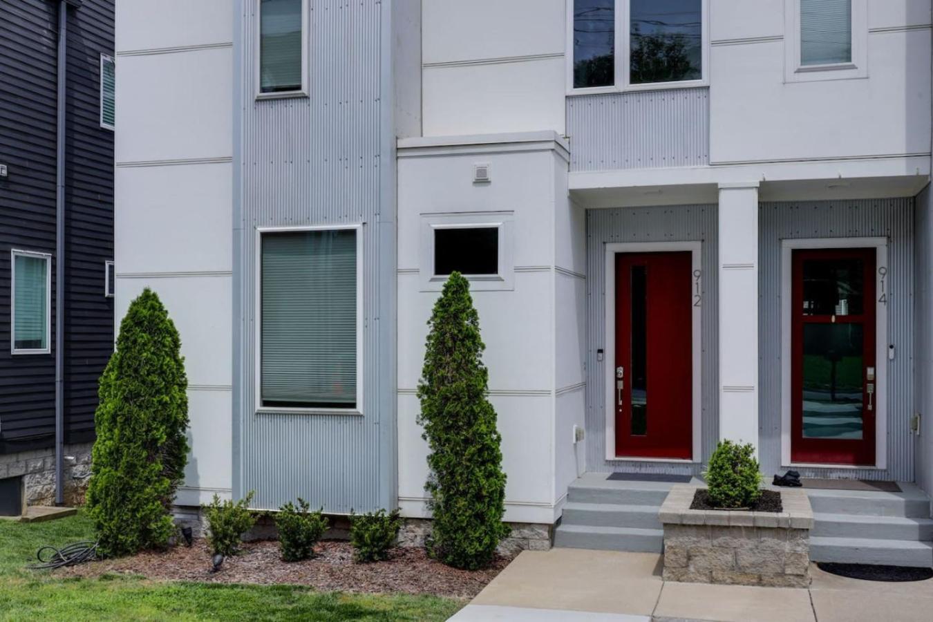 Southside Extraordinaire Walk To Gulch Lux Four Bedroom Holiday home Nashville