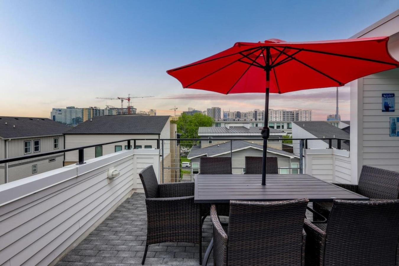 Southside Extraordinaire Walk To Gulch Lux Four Bedroom Holiday home Nashville